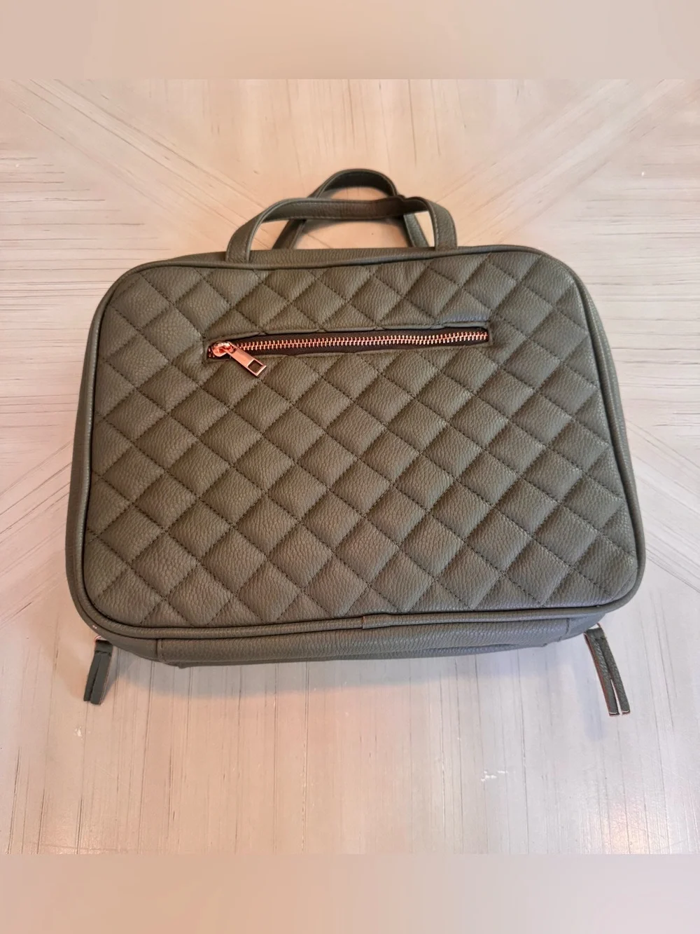 Ms. Lovely Olive Green Quilted Travel Toiletry & Cosmetic Organizer Bag | NWOT